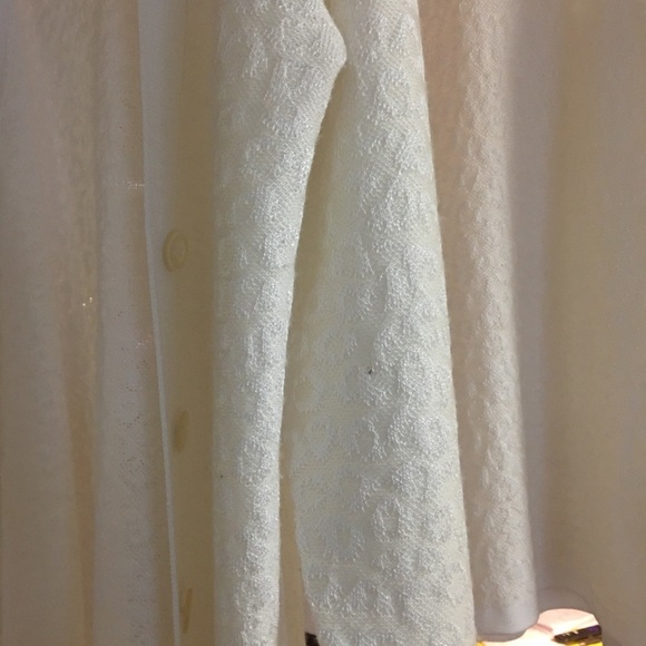 St. John Figure Flattering White 2 piece Woven Sweater Set in Medium - Picture 10 of 11